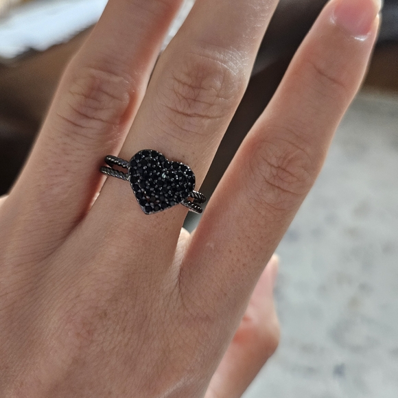 no 7 Jewelry - Chic Black Heart Ring
